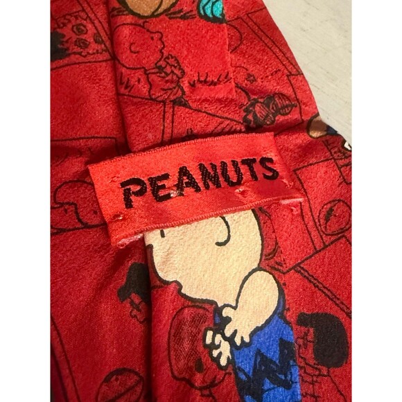 1990s 100% Silk Peanuts Necktie Charlie Brown, Lucy Football, Comical, Funny - Picture 9 of 9